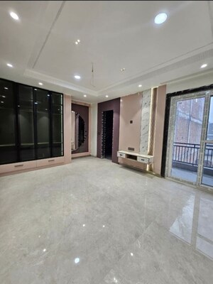 Room in 4 BHK Builder Floor at Green Fields Colony – for Sale
