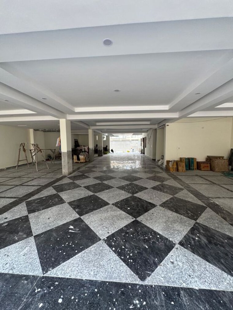  Parking, green fields colony 4 Bedroom 3250 Sq.Ft. Builder Floor In Green Fields Colony Faridabad 10449004