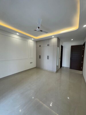 Room in 4 BHK Builder Floor at Green Fields Colony – for Sale