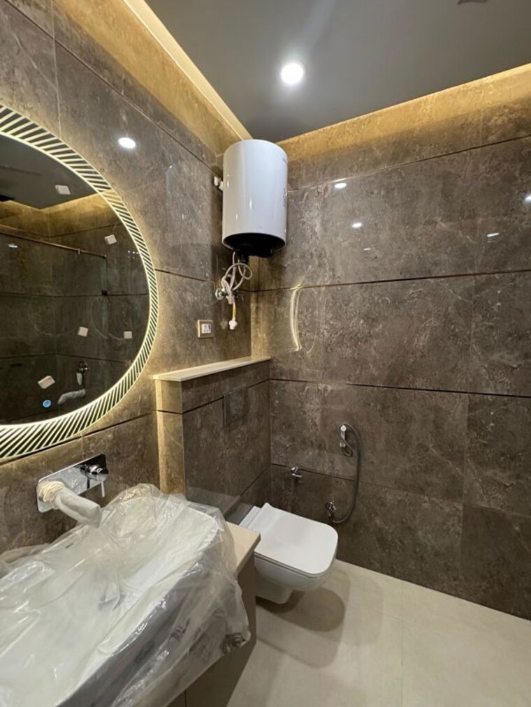 Bathroom, green fields colony 4 Bedroom 3250 Sq.Ft. Builder Floor In Green Fields Colony Faridabad 10449004