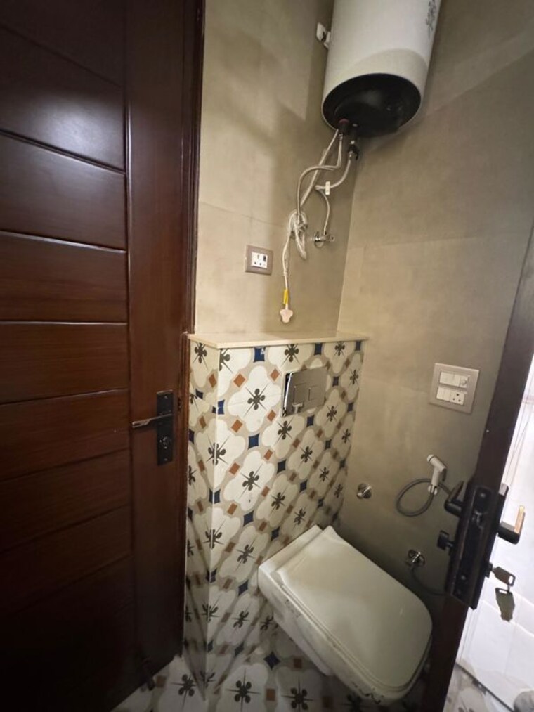 Bathroom, green fields colony 4 Bedroom 3250 Sq.Ft. Builder Floor In Green Fields Colony Faridabad 10449004
