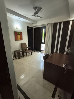 Team Area in 3 BHK Builder Floor at Defence Colony – for Rent