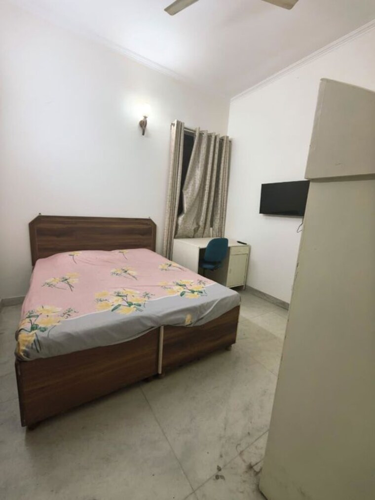 Bedroom, east of kailash 2 Bedroom 1300 Sq.Ft. Builder Floor In East Of Kailash Delhi 10449035