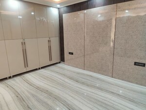 Room in 4 BHK Builder Floor at Vipul World Floors, Sector 48 – for Rent