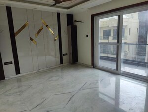 Room in 4 BHK Builder Floor at Vipul World Floors, Sector 48 – for Rent