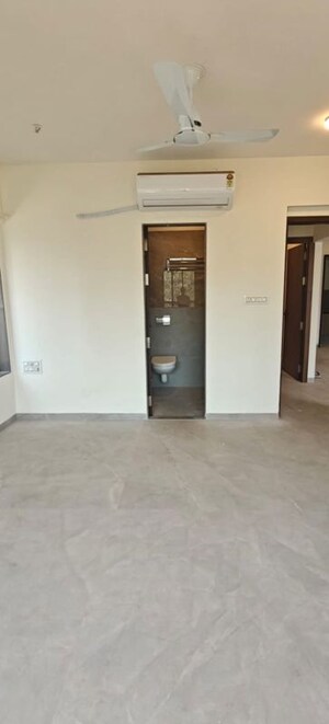 Room in 2 BHK Apartment at Chembur Gaothan, Chembur – for Rent