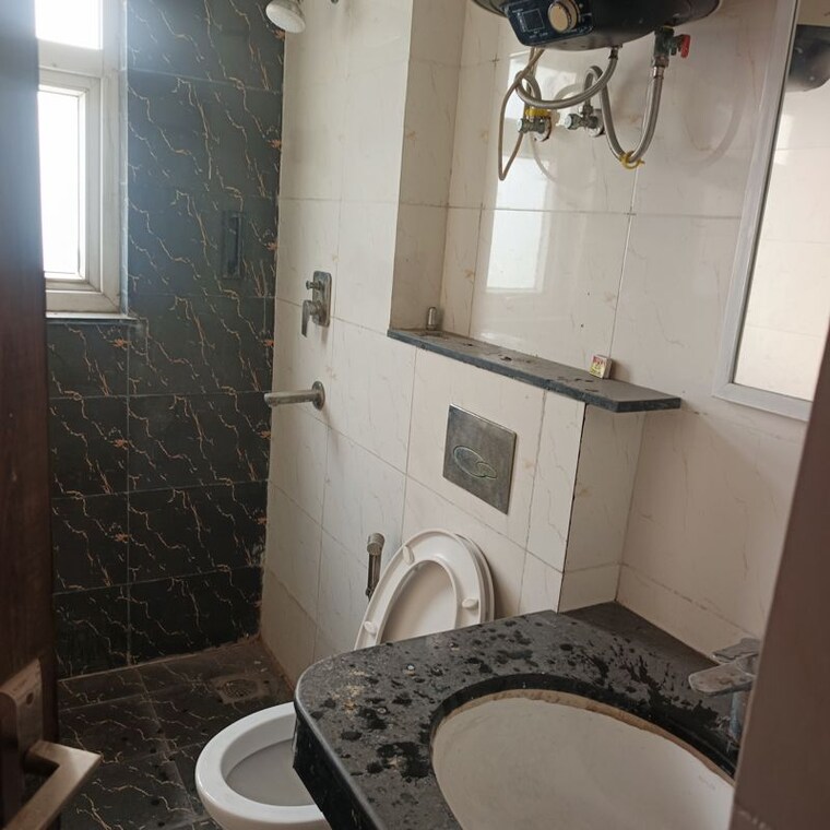 Bathroom, bptp-discovery-park 2 Bedroom 1248 Sq.Ft. Apartment In Sector 80 Faridabad 10449070
