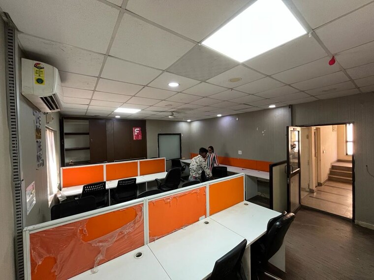 Team Area, sector 16 Commercial Office Space 1000 Sq.Ft. In Sector 16 Noida 10449087