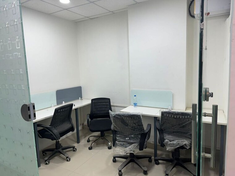 Team Area, sector 16 Commercial Office Space 300 Sq.Ft. In Sector 16 Noida 10449099