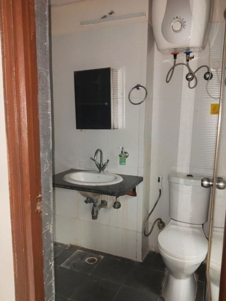 Bathroom, antriksh-golf-view-ii 2.5 Bedroom 1190 Sq.Ft. Apartment In Sector 78 Noida 10449104