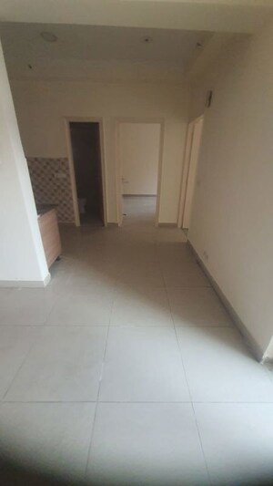Room in 2 BHK Apartment at AIG Park Avenue, Sector 4 Greater Noida – for Rent