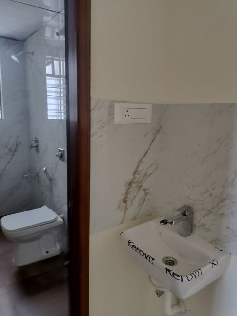 Bathroom, bunty-mayur-kilbil 1 Bedroom 650 Sq.Ft. Apartment In Dhanori Pune 10449116