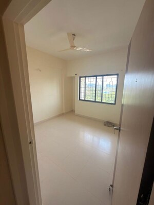 Room in 1 BHK Apartment at Kumar Paradise Pune, Magarpatta City – for Rent