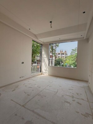 Room in 3 BHK Builder Floor at Pamposh Enclave – for Sale