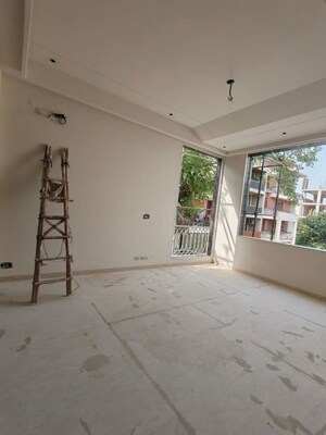 Room in 3 BHK Builder Floor at Pamposh Enclave – for Sale