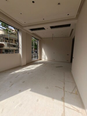 Room in 3 BHK Builder Floor at Pamposh Enclave – for Sale