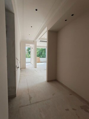 Room in 3 BHK Builder Floor at Pamposh Enclave – for Sale