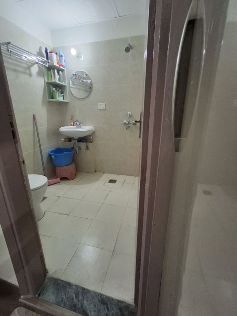 Bathroom, bptp-parkland-pride-phase-2 4 Bedroom 300 Sq.Yd. Builder Floor In Sector 77 Faridabad 10449200