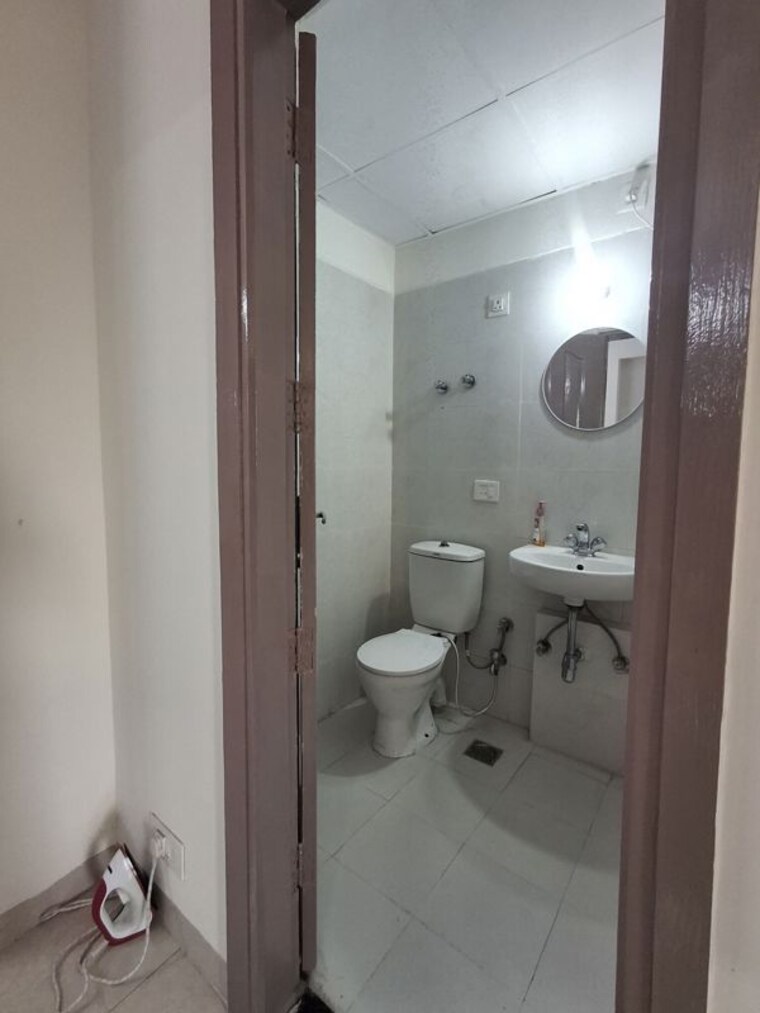 Bathroom, bptp-parkland-pride-phase-2 4 Bedroom 300 Sq.Yd. Builder Floor In Sector 77 Faridabad 10449200