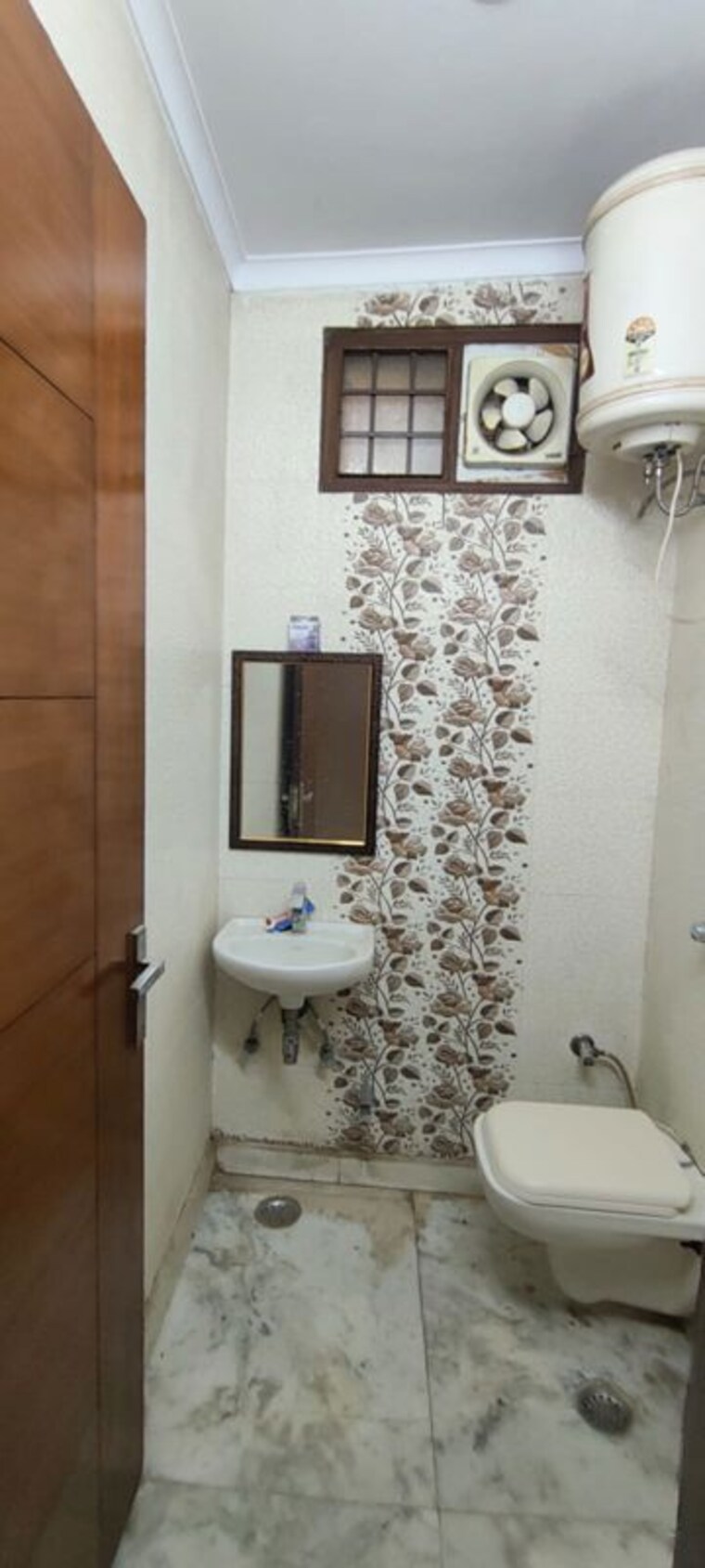 Bathroom, mansarover garden 2 Bedroom 100 Sq.Mt. Builder Floor In Mansarover Garden Delhi 10449213