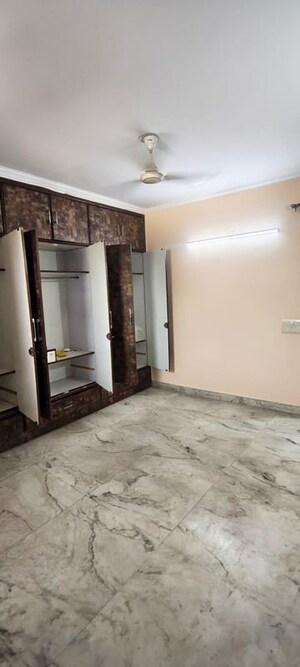 Room in 2 BHK Builder Floor at Mansarover Garden – for Rent