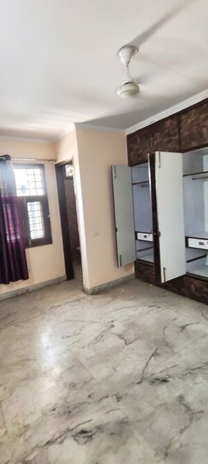 Room in 2 BHK Builder Floor at Mansarover Garden – for Rent