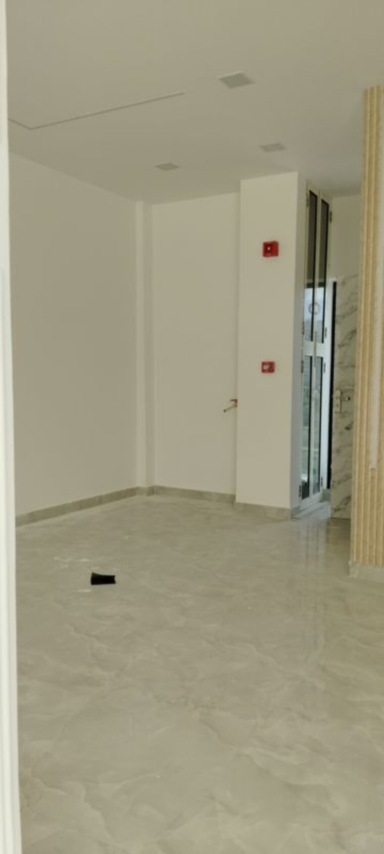 Room, mansha-vega-street Commercial Office Space 200 Sq.Yd. In Sector 82 Faridabad 10449227