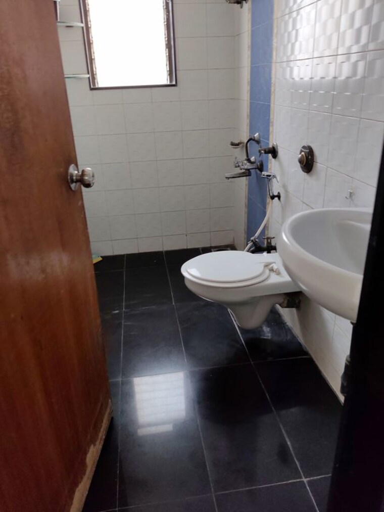 Bathroom, romell-serenity 2 Bedroom 1000 Sq.Ft. Apartment In Oshiwara Mumbai 10449262