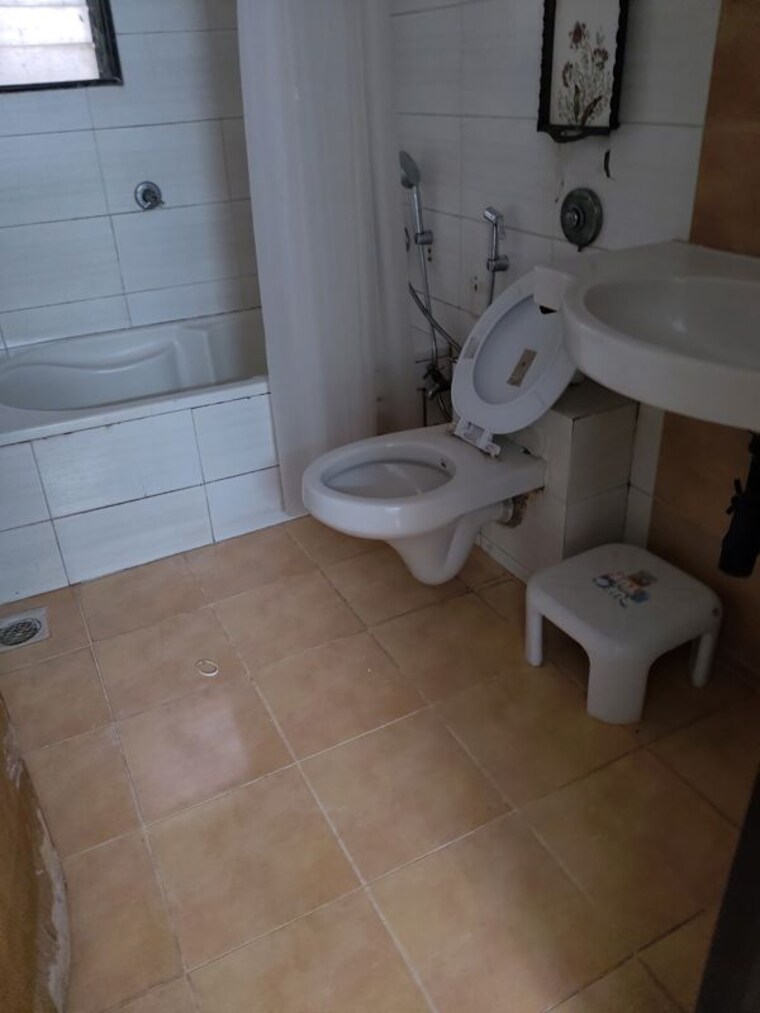 Bathroom, romell-serenity 2 Bedroom 1000 Sq.Ft. Apartment In Oshiwara Mumbai 10449262