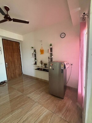 Room in 2 BHK Apartment at Migsun Twiinz, Eta Ii Greater Noida – for Rent