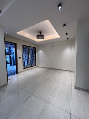 Room in 3 BHK Independent House at Laxman Chowk – for Sale