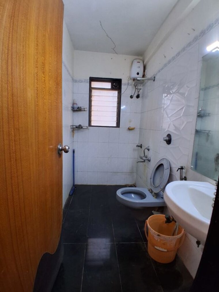Bathroom, evershine-greens 2 Bedroom 1050 Sq.Ft. Apartment In Andheri West Mumbai 10449272