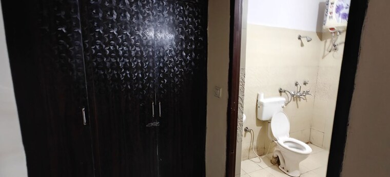 Bathroom, bsnl-society 3 Bedroom 1200 Sq.Ft. Apartment In Sector 50 Chandigarh 10449269