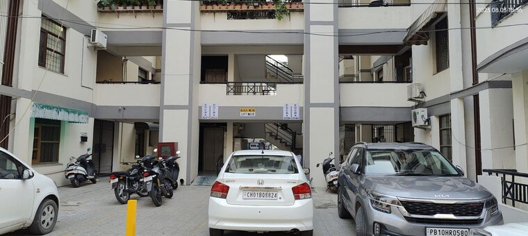  Parking, bsnl-society 3 Bedroom 1200 Sq.Ft. Apartment In Sector 50 Chandigarh 10449269