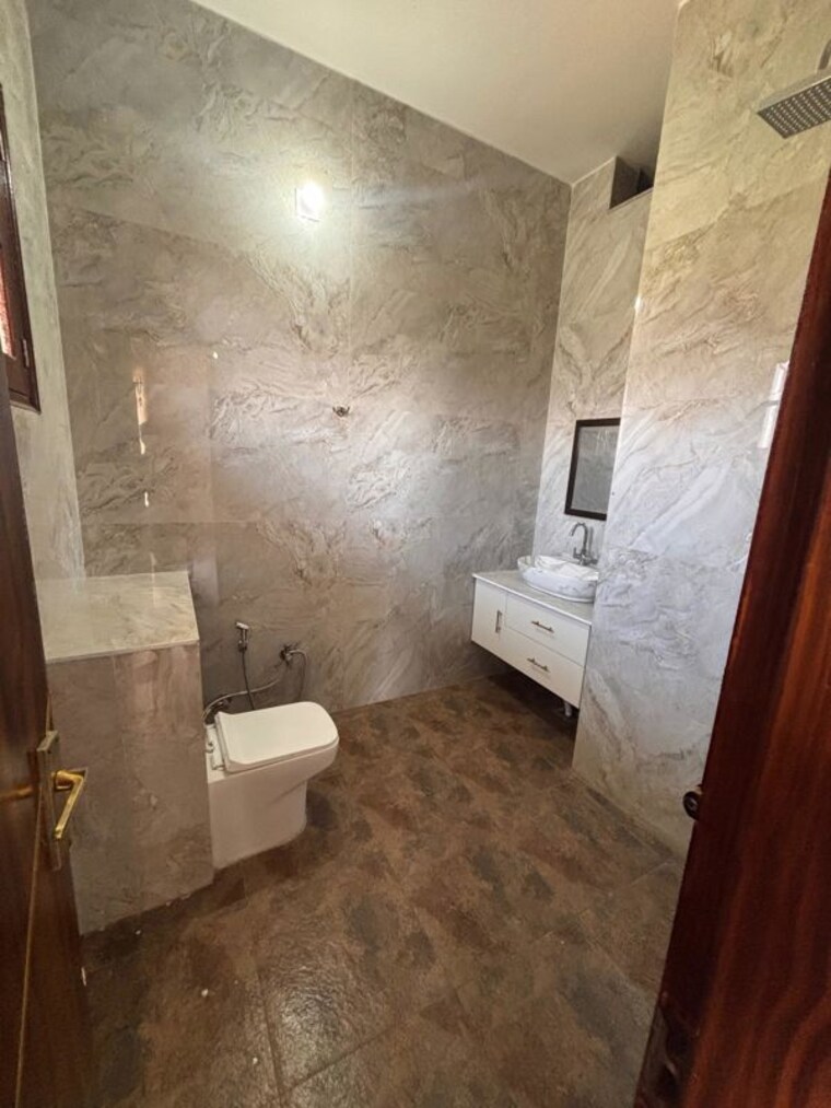 Bathroom, bsnl-society 3 Bedroom 1200 Sq.Ft. Apartment In Sector 50 Chandigarh 10449269