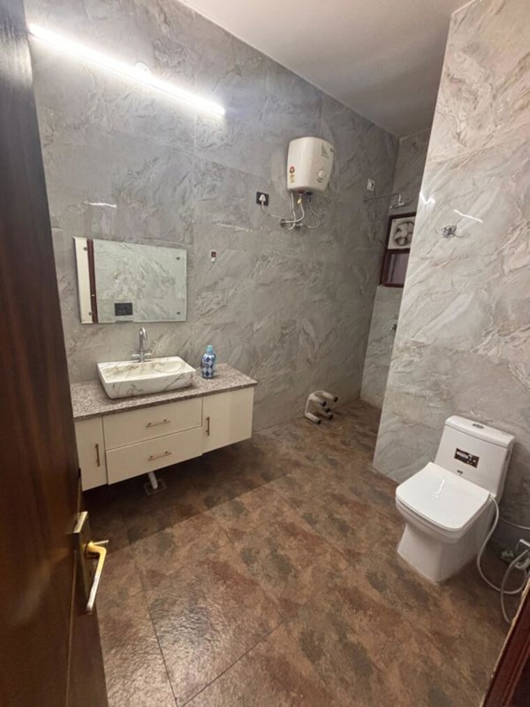 Bathroom, bsnl-society 3 Bedroom 1200 Sq.Ft. Apartment In Sector 50 Chandigarh 10449269