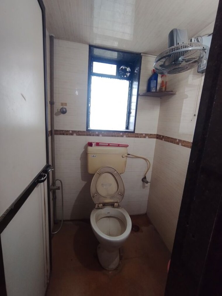 Bathroom, shreerang-chs 2 Bedroom 662 Sq.Ft. Apartment In Shrirang Society Thane 10449285