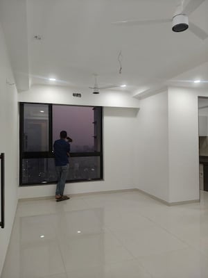 Room in 2 BHK Apartment at Sunteck Avenue 2, Goregaon West – for Rent