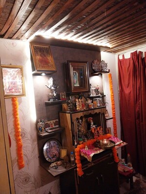 Furnished Amenities in 3.5 BHK Apartment at Sector 20 – for Sale