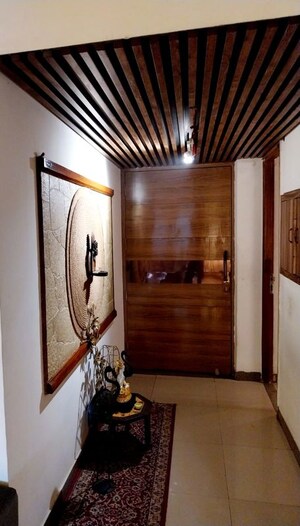 Furnished Amenities in 3.5 BHK Apartment at Sector 20 – for Sale