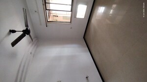 Master Bedroom in 2 BHK Apartment at Kandivali West – for Rent