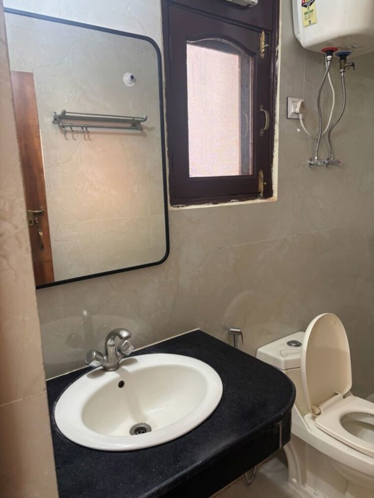 Bathroom, ardee-city 3 Bedroom 2000 Sq.Ft. Builder Floor In Sector 52 Gurgaon 10449366