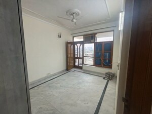Room in 3 BHK Builder Floor at Ardee City, Sector 52 – for Rent