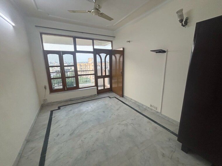 Room, ardee-city 3 Bedroom 2000 Sq.Ft. Builder Floor In Sector 52 Gurgaon 10449366