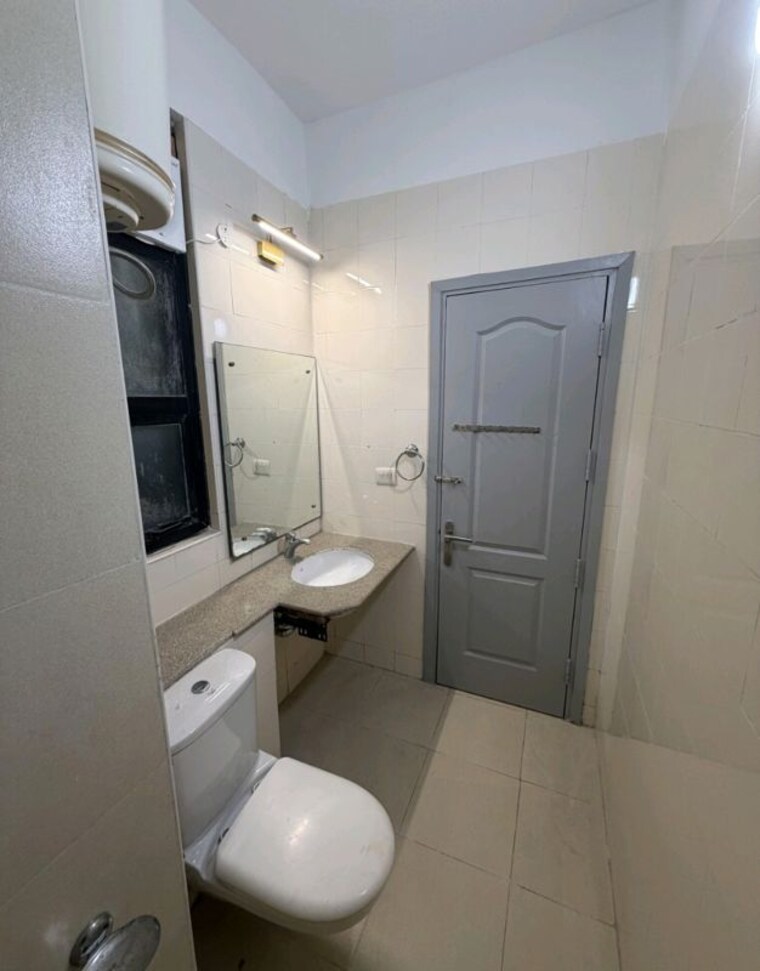 Bathroom, unitech-habitat 4 Bedroom 2100 Sq.Ft. Apartment In Pi Greater Noida Greater Noida 10449310