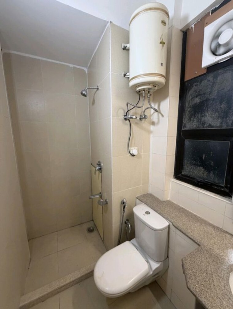 Bathroom, unitech-habitat 4 Bedroom 2100 Sq.Ft. Apartment In Pi Greater Noida Greater Noida 10449310