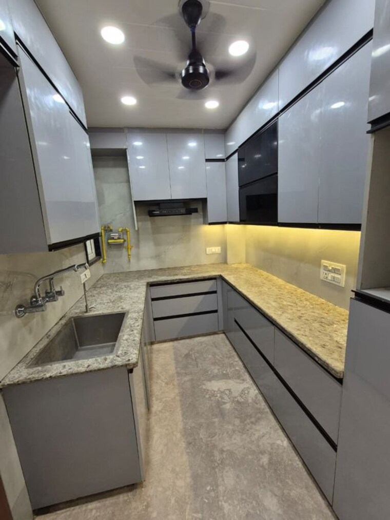 Kitchen, ramesh nagar 2 Bedroom 100 Sq.Yd. Builder Floor In Ramesh Nagar Delhi 10449234
