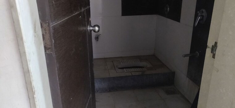 Bathroom, jain-eisha-pearl 3 Bedroom 1000 Sq.Ft. Apartment In Kondhwa Pune 10449362