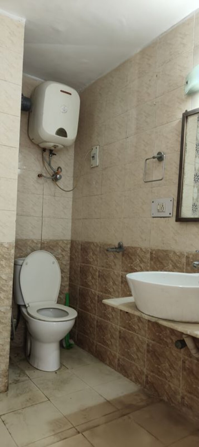 Bathroom, vasant kunj 3 Bedroom 1800 Sq.Ft. Apartment In Vasant Kunj Delhi 10449421