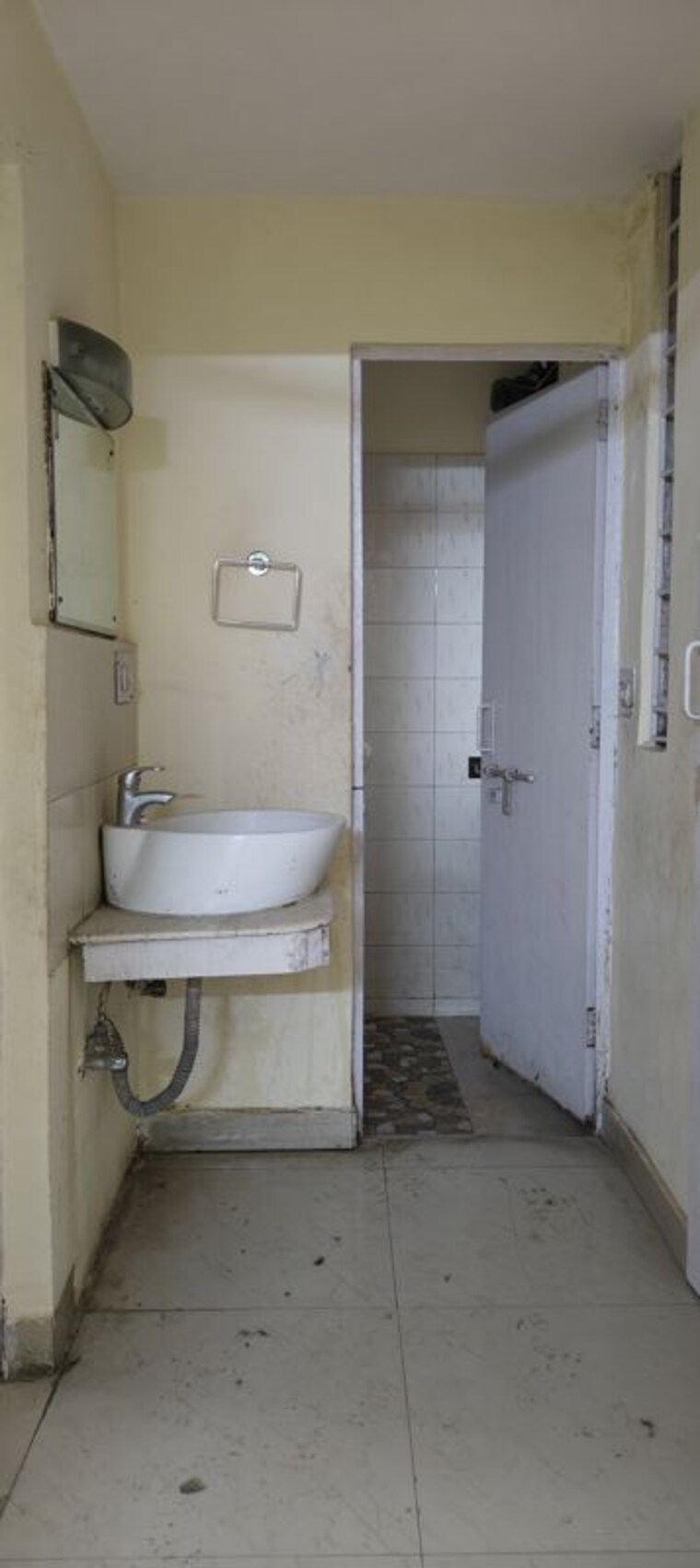 Bathroom, vasant kunj 1 Bedroom 650 Sq.Ft. Apartment In Vasant Kunj Delhi 10449431
